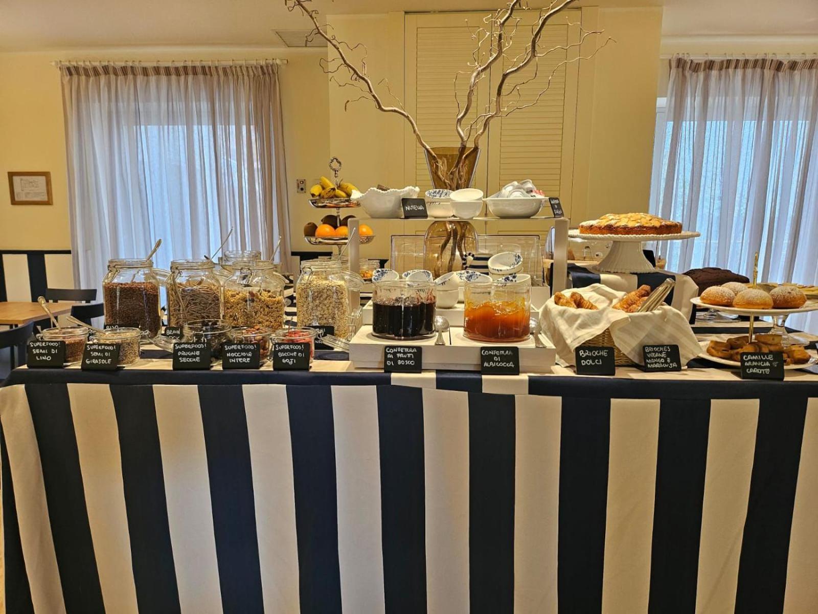 Mure Hotel ヌマーナ エクステリア 写真